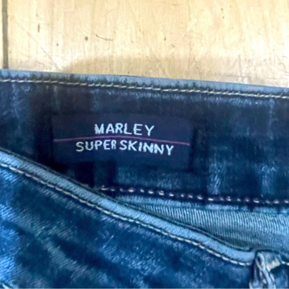 Mid Rise Jeans - Picture 5 of 8